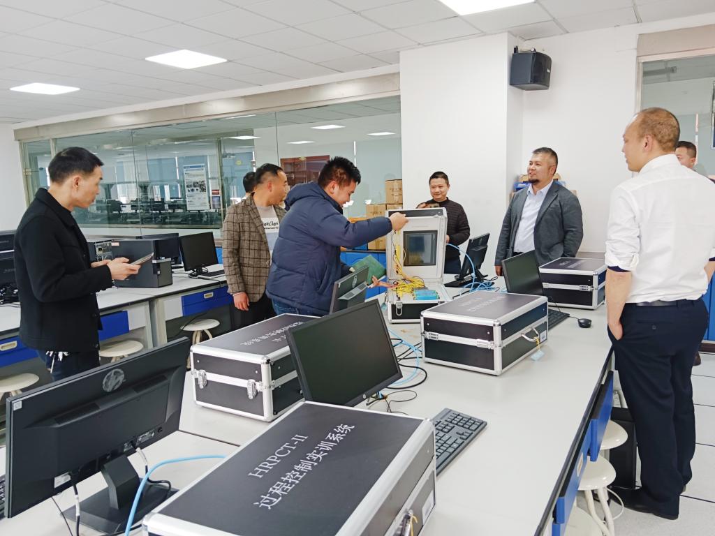 现代技术学院赴西南民族大学开展实验室建设与教学设备专题调研